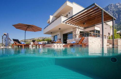 Veliko Brdo Villa | Villa View a luxury villa in Makarska, heated private pool, jacuzzi, gym