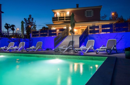 Vinez Chalet De Esquí | Villa Violetta