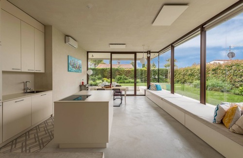 Bardolino Villa | 'Villa Vista Lago' con vistas al lago, piscina comunitaria y aire acondicionado