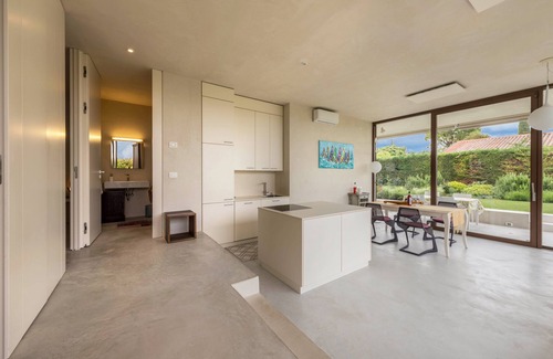 Bardolino Villa | 'Villa Vista Lago' con vistas al lago, piscina comunitaria y aire acondicionado