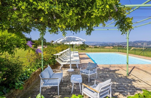 Terre Roveresche Villa | Villa Vista Mare, una magnífica villa en el norte de las Marcas, cerca de la costa del Adriático.