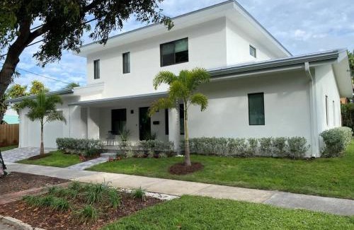 Sunshine Park Casa | Villa Vogue - Designer Finishes Meet Open Living in Sunshine Park