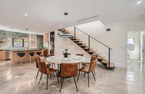 Sunshine Park Casa | Villa Vogue - Designer Finishes Meet Open Living in Sunshine Park