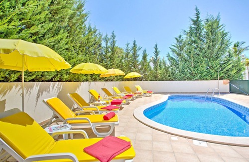 Montechoro Villa | Villa w/ Heatable Pool & BBQ in Albufeira