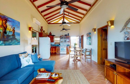 Placentia Villa | Amplia villa con piscina, relajante balcón y hamaca. ¡La playa está a solo unos pasos!