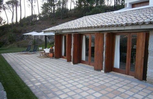 Beijos Villa | Villa con piscina privada (con 23700 m2 de áreas verdes) a 40 km de OPORTO