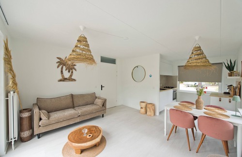 Hoeven Casa | Villa Wellness Retreat 2: Cozy house with SAUNA & JACUZZI, near the woods!