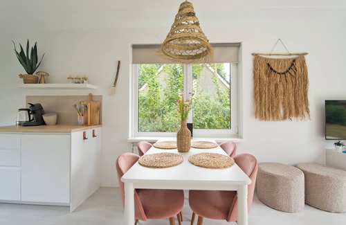 Hoeven Casa | Villa Wellness Retreat 2: Cozy house with SAUNA & JACUZZI, near the woods!