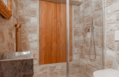 Corciano Villa | Villa 'Wellness Spa' con vistas al lago, jardín privado y Wi-Fi