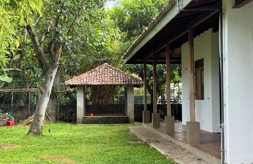 Daluwakotuwa Casa | Villa with 7 bedrooms and WiFi, AC in enchanting Negombo felicianf@gmail.com