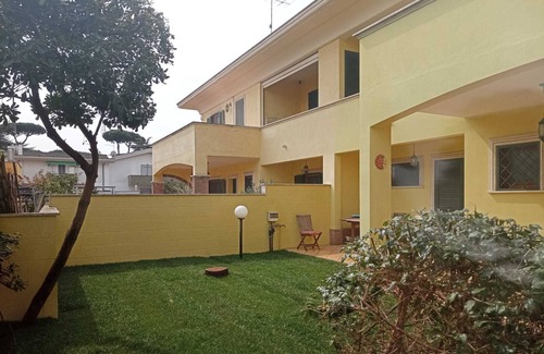 Lavinio Lido di Enea Villa | Villa with garden in Lavinio sea