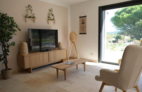 Pernes-les-Fontaines Villa | Villa with heated pool and Ventoux View in Pernes