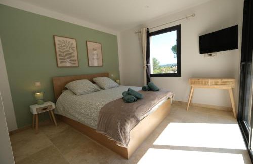 Pernes-les-Fontaines Villa | Villa with heated pool and Ventoux View in Pernes