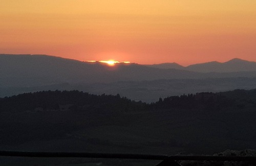San Terenziano Casa | Villa con piscina y Vistas Territoriales; Pequeño Pueblo