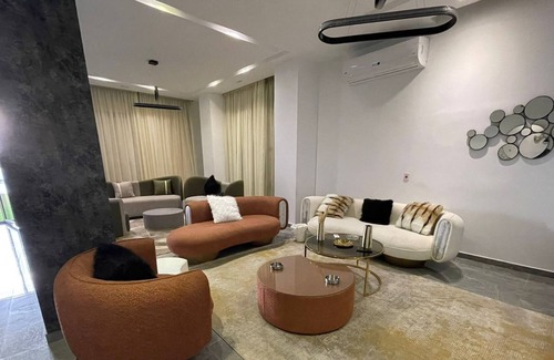 Sheikh Zayed City Villa | Villa with pool