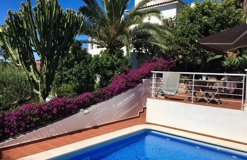 Sitges Casa | Villa with pool, sea and mountain views. Walking distance to the center and the beach.