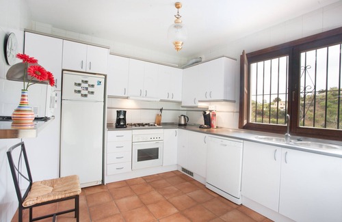 Comares Villa | Villa con piscina privada climatizada y gran vista: garantía de paz y espacio.