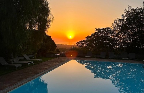 Linera Villa | Villa con piscina privada y jardín amueblado, barbacoa y comedor externo
