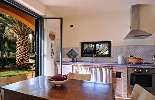 Patti Casa | Villa con piscina, jardín y vistas al mar.