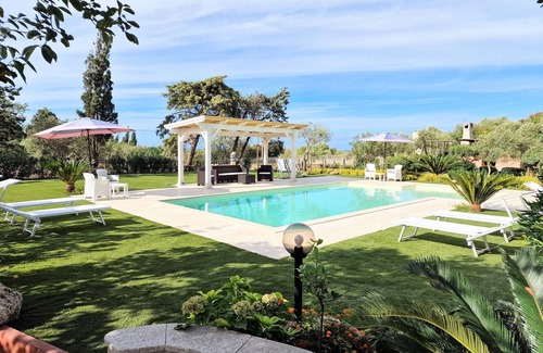 Sorso Villa | Villa with swimming pool, surrounded by flower gardens, near the sea.
