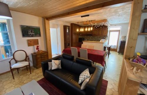 Guillaumes Apartamento | Village de Guillaumes Appartement avec terrasse