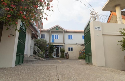 Kasoa Hotel | Village Francophone Hotel