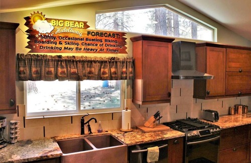 The Village Cabina | Village Hideaway with Fire Pit