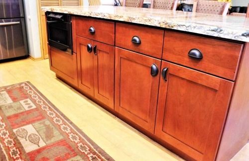 The Village Cabina | Village Hideaway with Fire Pit