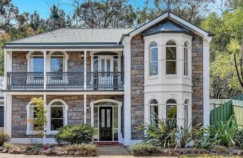 Aldgate Casa | Village House - A Stylish Stay in the Adelaide Hills