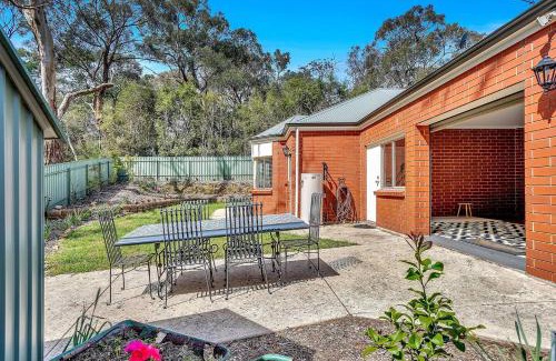 Aldgate Casa | Village House - A Stylish Stay in the Adelaide Hills