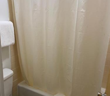 Salina Hotel | Village Inn Salina