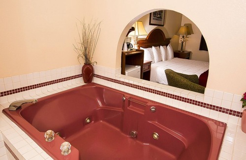 Marysville Hotel | Village Inn & Suites