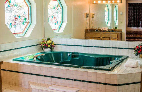 Marysville Hotel | Village Inn & Suites