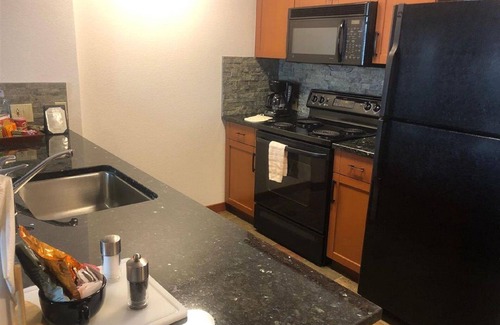 Mammoth Lakes Condominio | ¡NUEVO! Village Lodge 1BR con 500+ comentarios, ubicación perfecta, ...