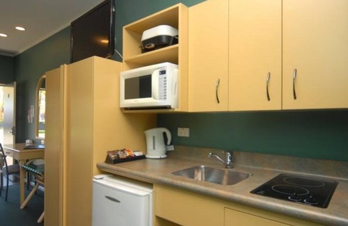 Anderson Park Hotel | Village Motel