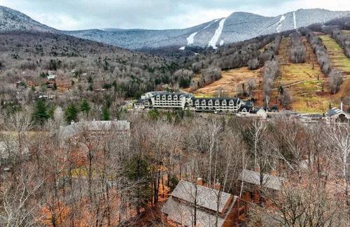 Lincoln Casa | Village of Loon Condo in Lincoln with Pool Access