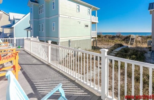 Village of Stump Sound Casa | Village of Stump Sound Home - 4 Bedrooms, Great Sun Deck! Sea Smiles