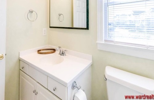 Village of Stump Sound Casa | Village of Stump Sound Home - 4 Bedrooms, Great Sun Deck! Sea Smiles
