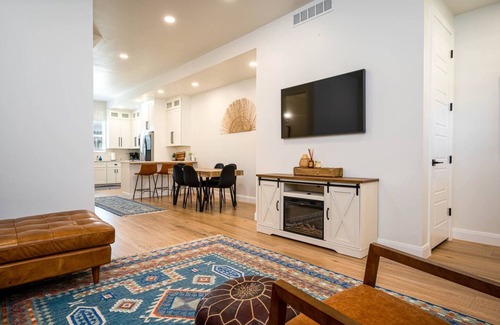 Eden Casa | Village's Alpine Escape P77 |Allows Dogs |Mtn Views