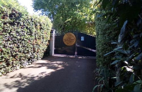 Montilliers Casa | " village tonneaux de tirpoil "