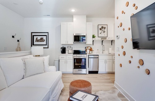 University Park Apartamento | Village View- walkable to NC State & Cameron Village -Pet Friendly