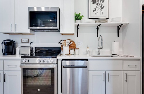 University Park Apartamento | Village View- walkable to NC State & Cameron Village -Pet Friendly