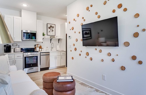 University Park Apartamento | Village View- walkable to NC State & Cameron Village -Pet Friendly