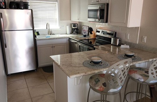 Pensacola Beach Condominio | Villas on the Gulf condo with pool and gulf access cat walk