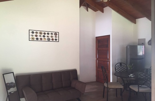 Hatillo Villa | Villas San Fernando a 5 minutos de Dominical.
