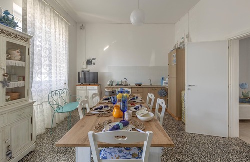 Posto Rosso Casa | Villetta White by BarbarHouse