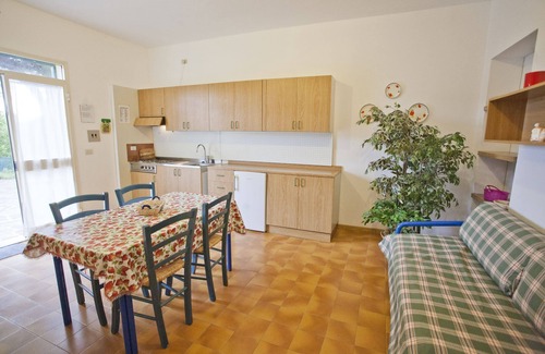 Marciana Apartamento | Pequeño complejo de apartamentos verdes en una zona conveniente, cerca de Procchio y Marina di Campo