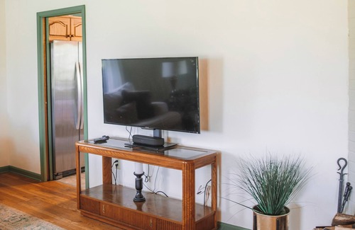 Huntly Casa | Vineyard Cottage w/ BBQ & Scenic Views