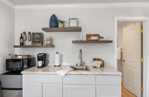 Temecula Cabaña | VINEYARD VIEW HOT TUB HOME ON PRIVATE ESTATE