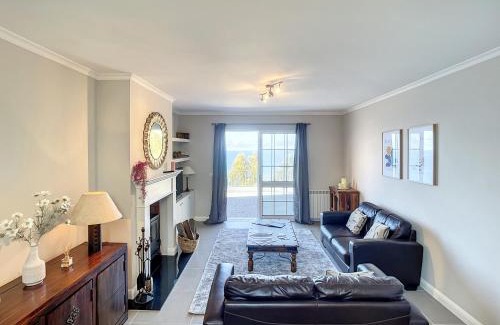 Porto Moniz Casa | Vinhaticos Villa by Atlantic Holiday